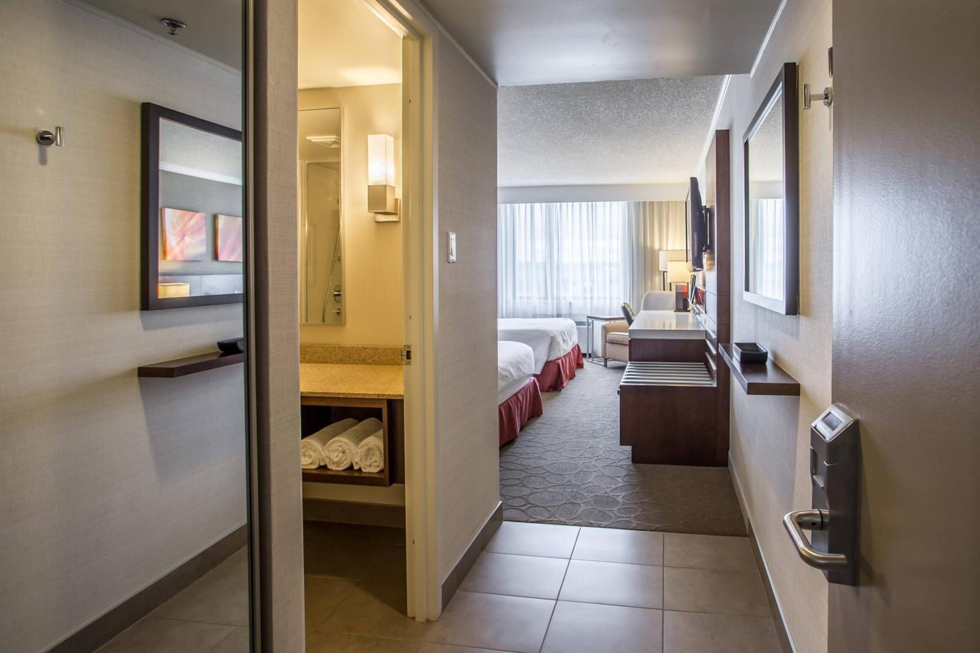 Delta Hotels By Marriott Saguenay Conference Centre Esterno foto